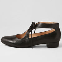 Women's Django & Juliette Ewing in Black. Sku: DJ14396B66LE